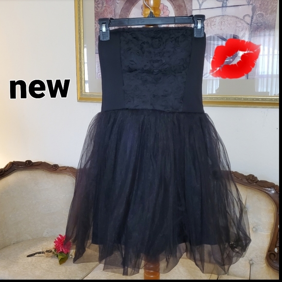 bebe Dresses & Skirts - BeBe Tulle Strapless Dress